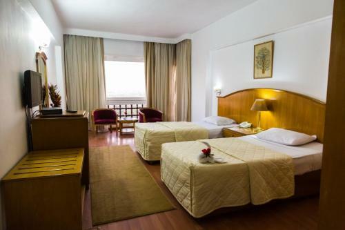 Pyramids Plaza Hotel