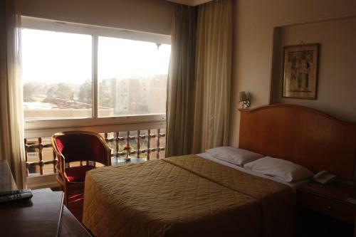 Pyramids Plaza Hotel