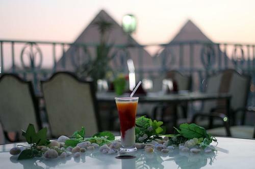 Pyramids Plaza Hotel