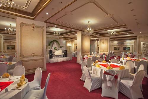 Pyramids Plaza Hotel