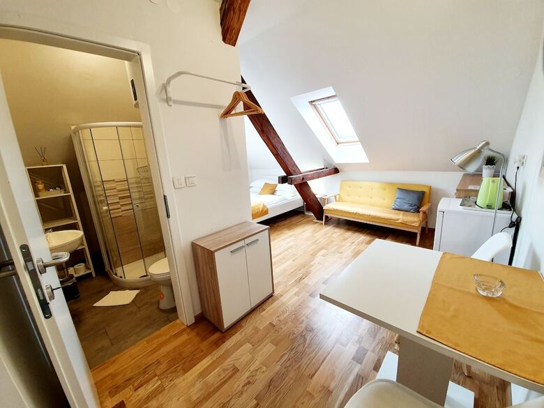 Hostal B&B Vila Teslova