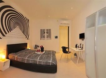 Bed & Breakfast Chroma