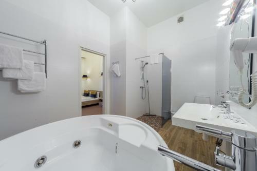 Aquamarine Hotel