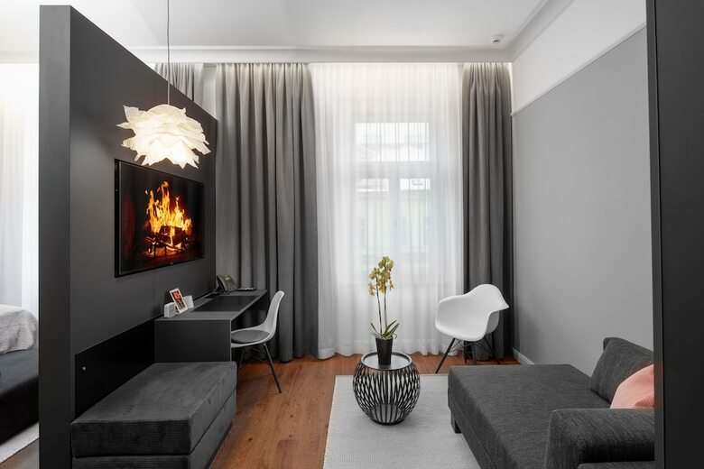 Ea Hotel M�nes