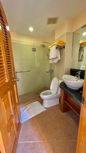 Hotel Coco Grove Beach Resort, Siquijor Island