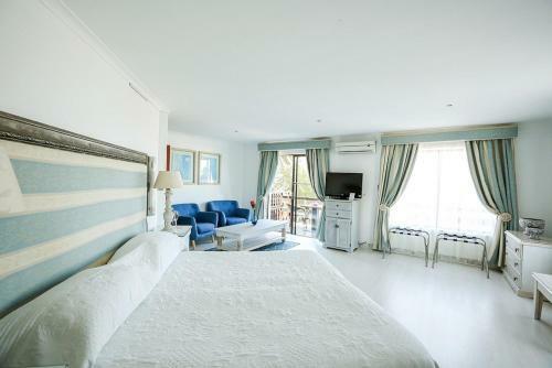 Misty Waves Boutique Hotel