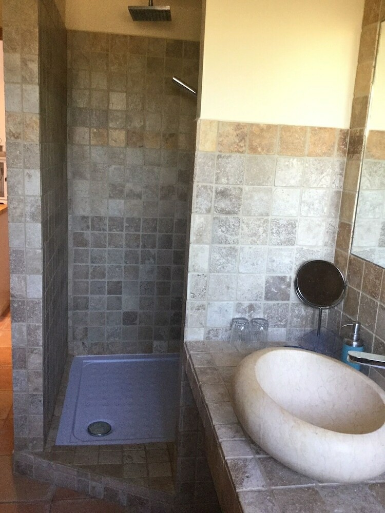 Hostal Le Patio Fleuri
