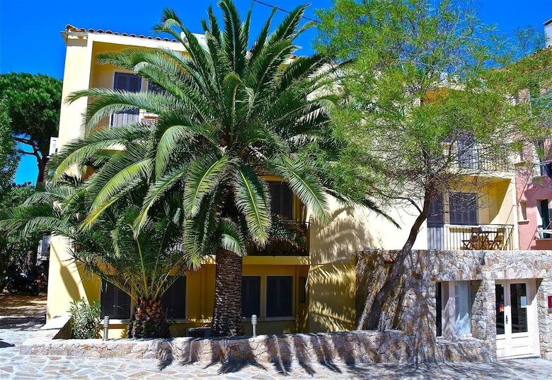 Hotel H�tel Le Grillon