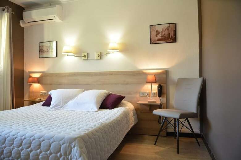 Hotel H�tel Le Grillon