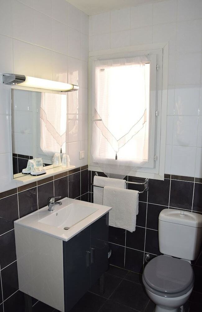Hotel H�tel Le Grillon