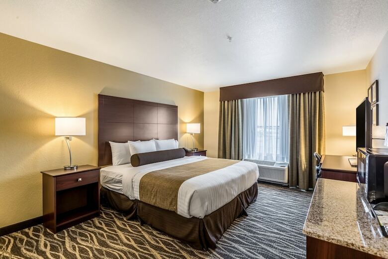 Cobblestone Hotel & Suites - Chippewa Falls