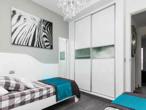Coral Bay Beachfront Apartment By Vacanzy Collection