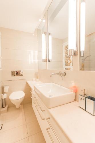 Two-bedroom Apartment Kolonaki