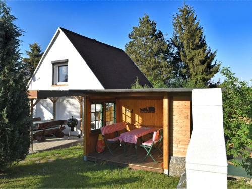 Modern Holiday Home In Guntersberge With Fish Pond