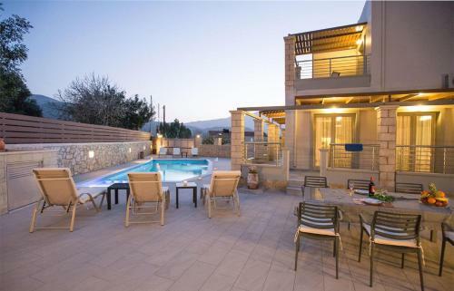Villa Stone & Green
