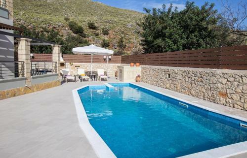 Villa Stone & Green