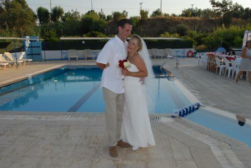 Eleni's Apartments
