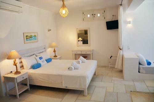 White Blue Houses & Apartments Paros