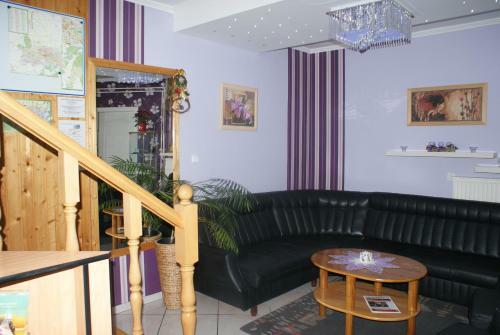 Tin�di Hotel �s �tterem