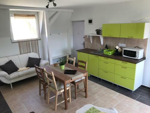 Corner Apartman 1