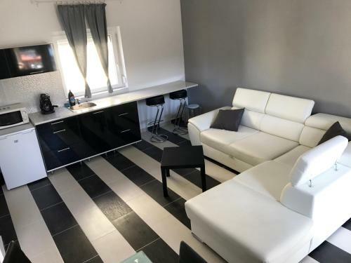 Corner Apartman 1