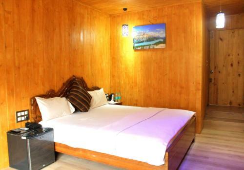Hotel Toppers Corner