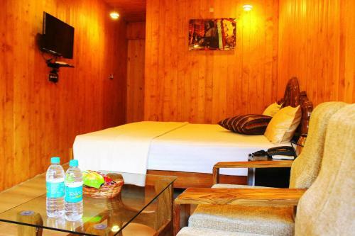 Hotel Toppers Corner