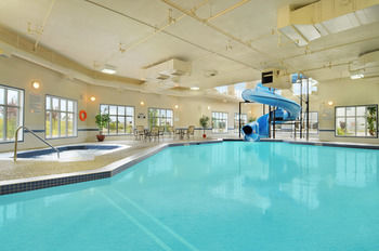 Holiday Inn Express Hotel & Suites Strathmore