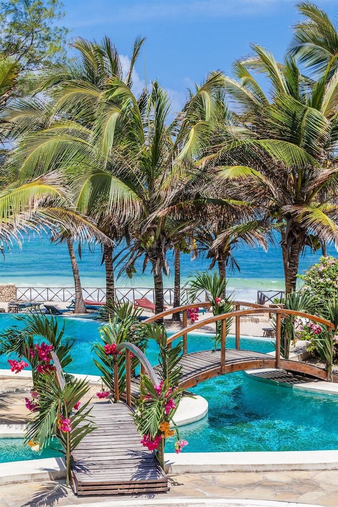 Hotel Lily Palm Resort