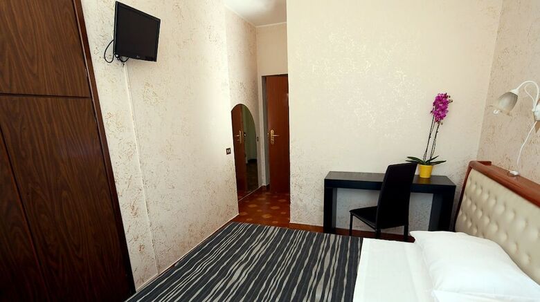 Hotel Roma Room