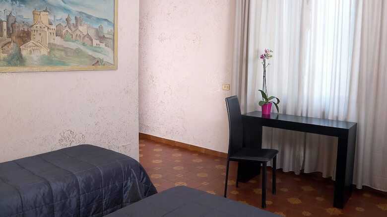 Hotel Roma Room