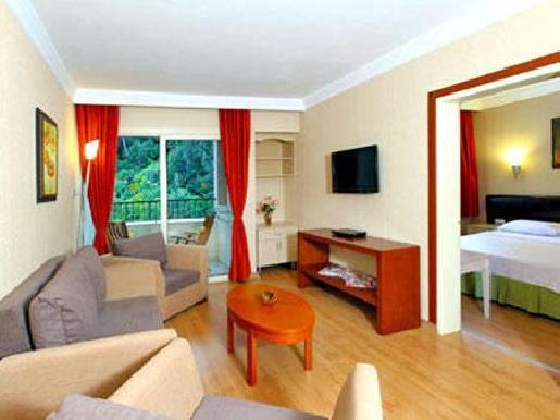Hotel Julian Forest Suites