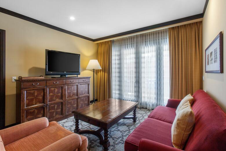 Hotel Montelucia Resort & Spa