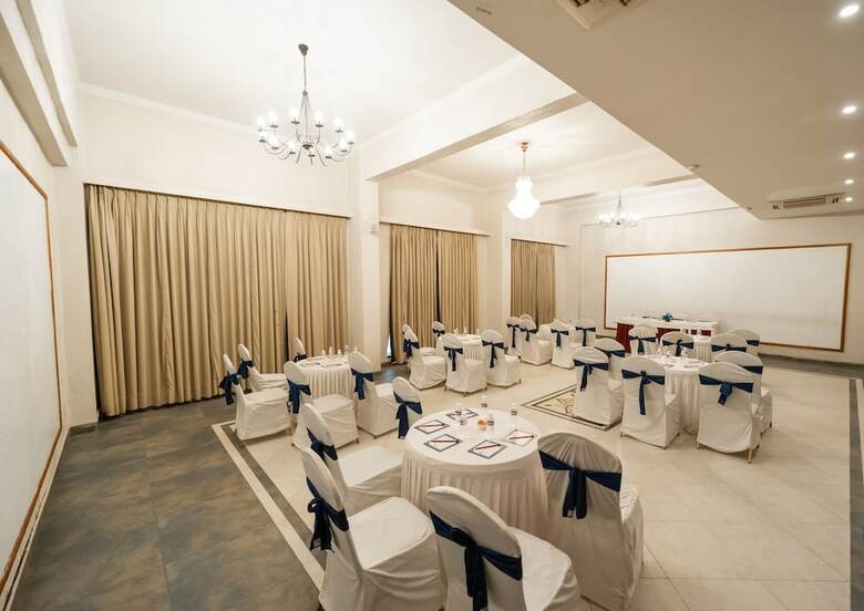 Hotel Neelam The Grand