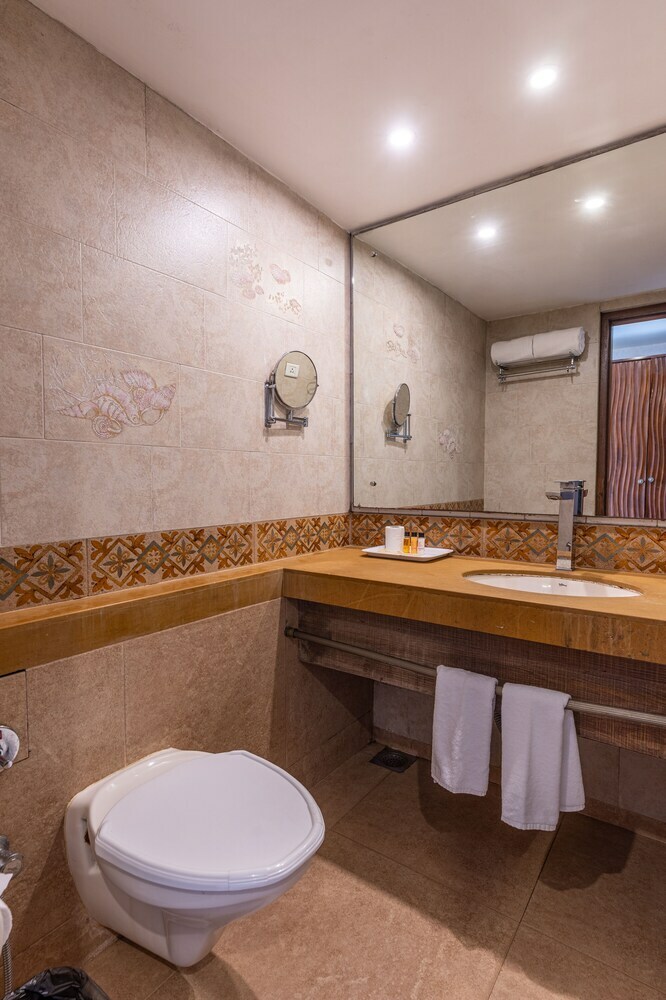 Hotel Neelam The Grand