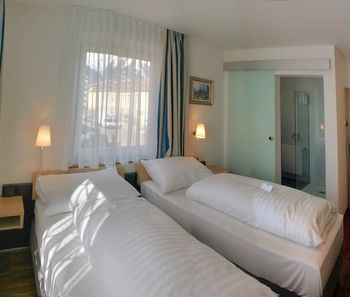Art Hotel Binders