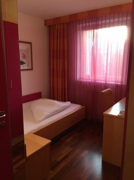 Art Hotel Binders