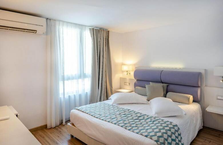 Hotel Triton