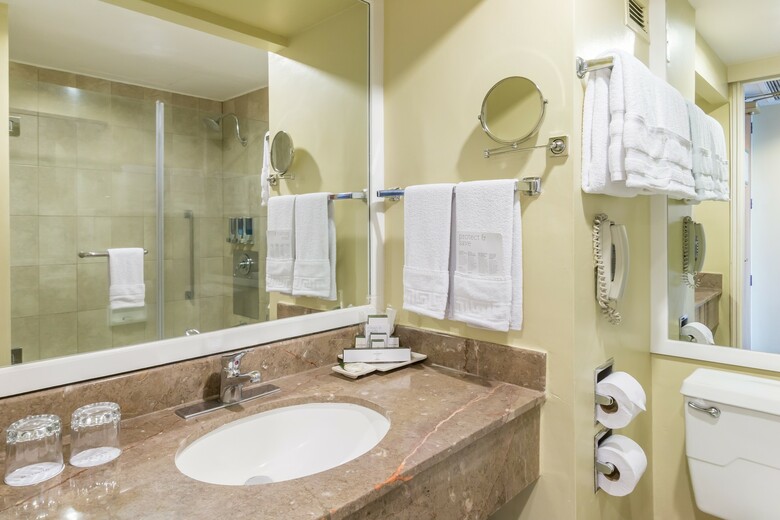 Hotel Barcel� Guatemala City