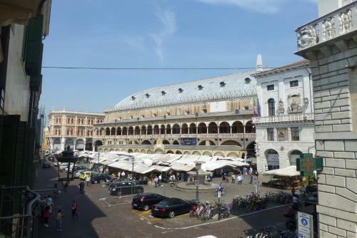 Padovaresidence Apartments - Luxury In Piazza Delle Erbe