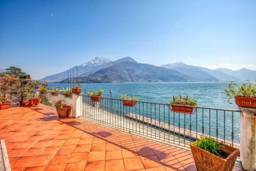 On The Lake Apartment