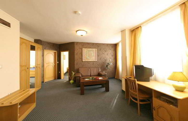Avion Hotel