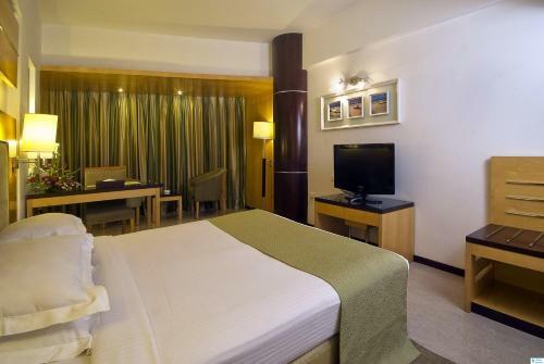 Hotel Peninsula Grand