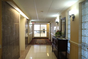 Hotel Monte Carlo Inns Barrie Suites