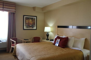 Hotel Monte Carlo Inns Barrie Suites