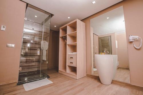 Down Town Hotel By Business & Leisure Hotels