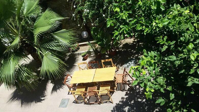 Bed & Breakfast Def House