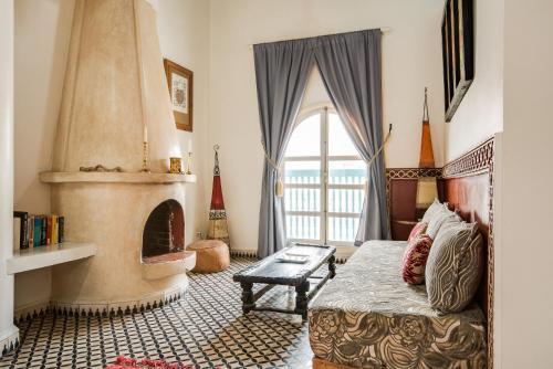 Riad Ryad Watier
