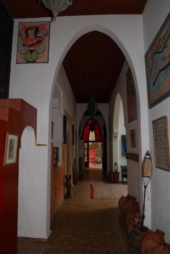 Riad Ryad Watier