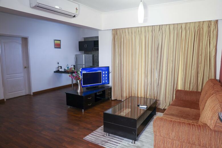 Hotel Royal Orchid Golden Suites